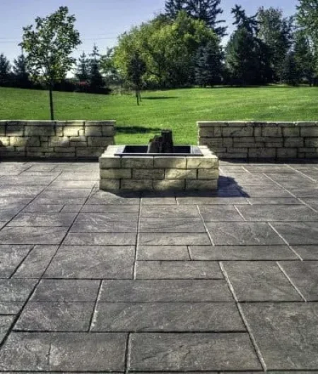 concrete-patio-with-fire-pit-1280w