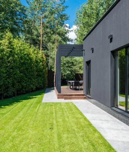 concrete-walkway-on-side-1280w